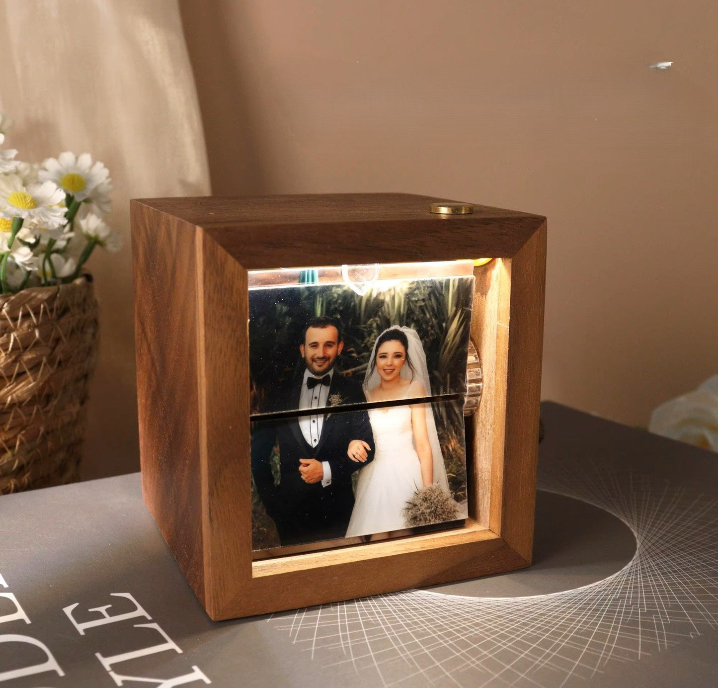 Cubo giratorio de fotos personalizada con luz