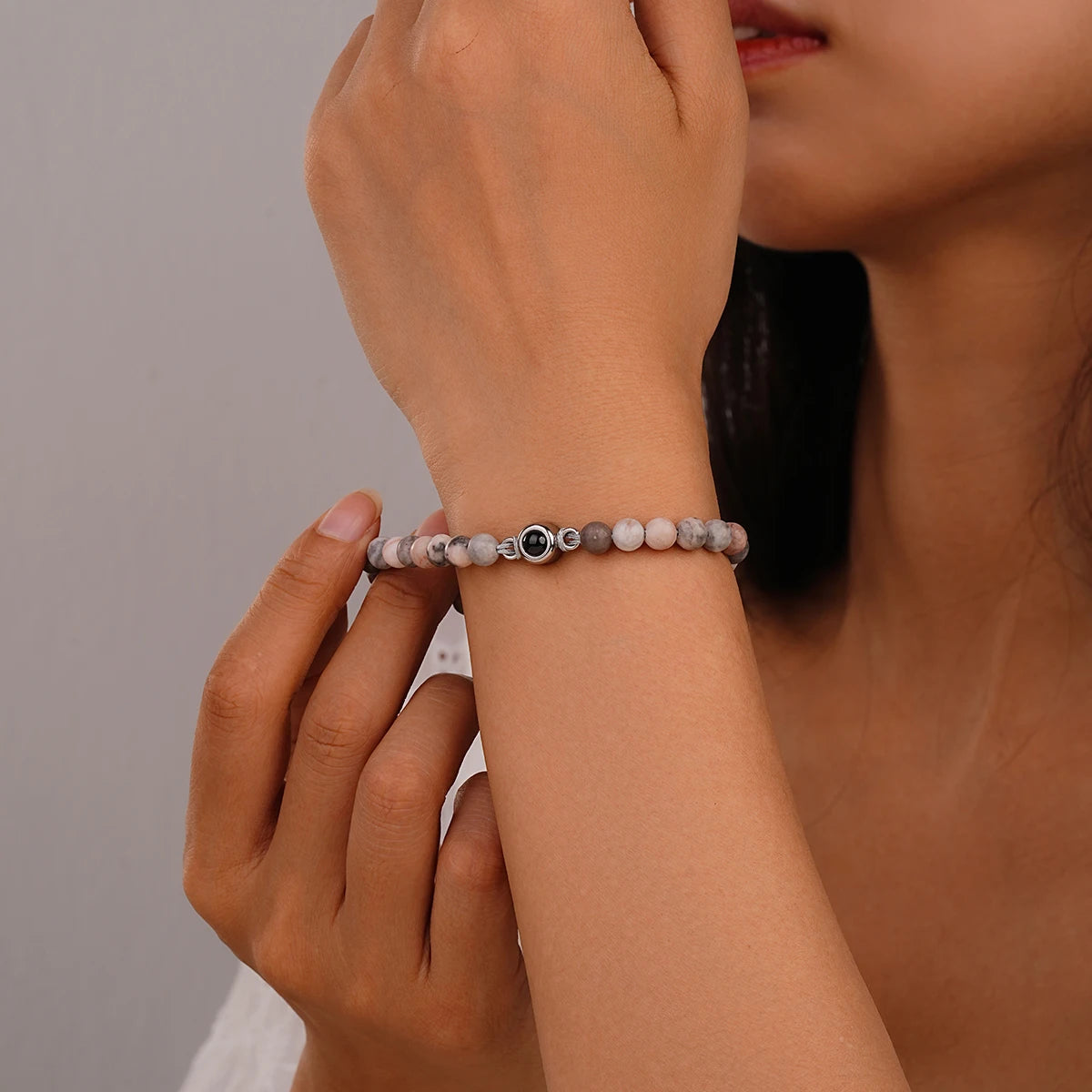 Pulsera de piedras naturales con foto de proyección personalizada